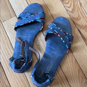 Adorable strap sandals